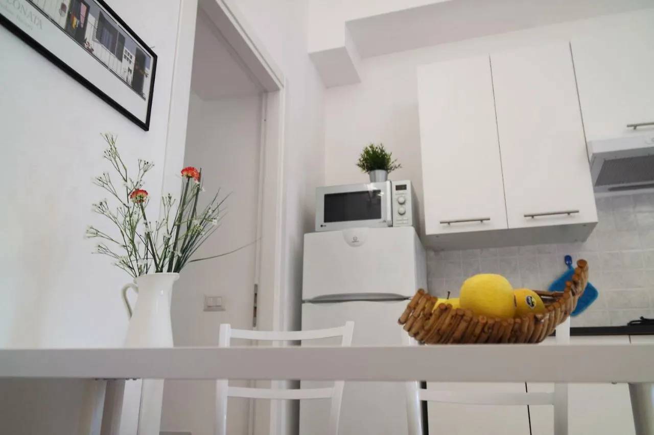 Likehome Milano - Via Crema 0*,  Italia
