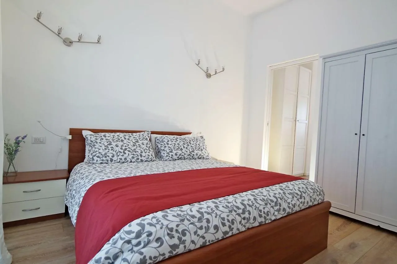 Likehome Milano - Via Crema 0*,  Italia
